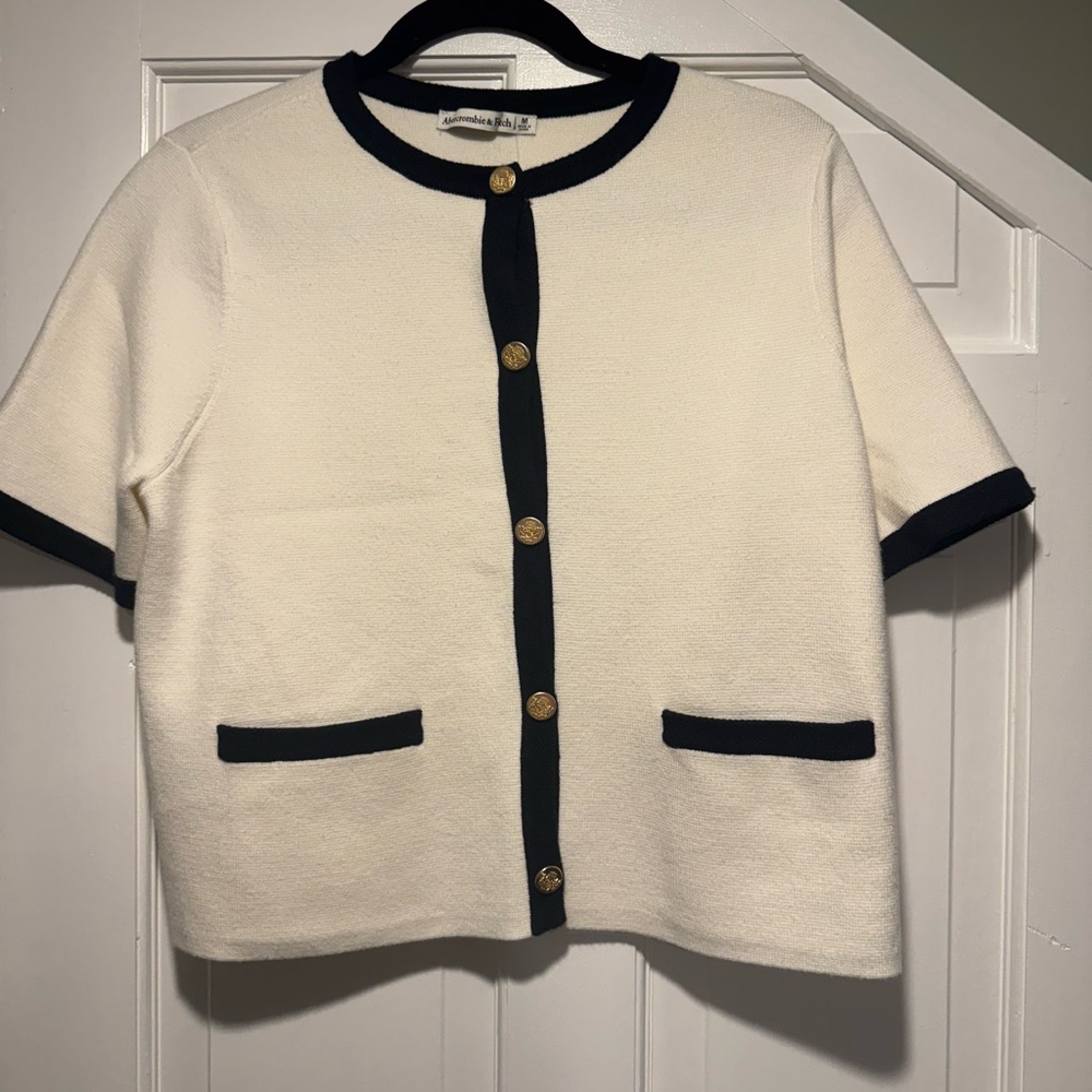 Abercrombie & Fitch Black and White Sweater